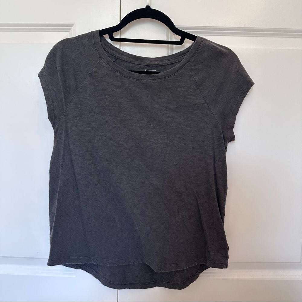 Gap Petite Small Dark Gray Women's Organic Cotton tee